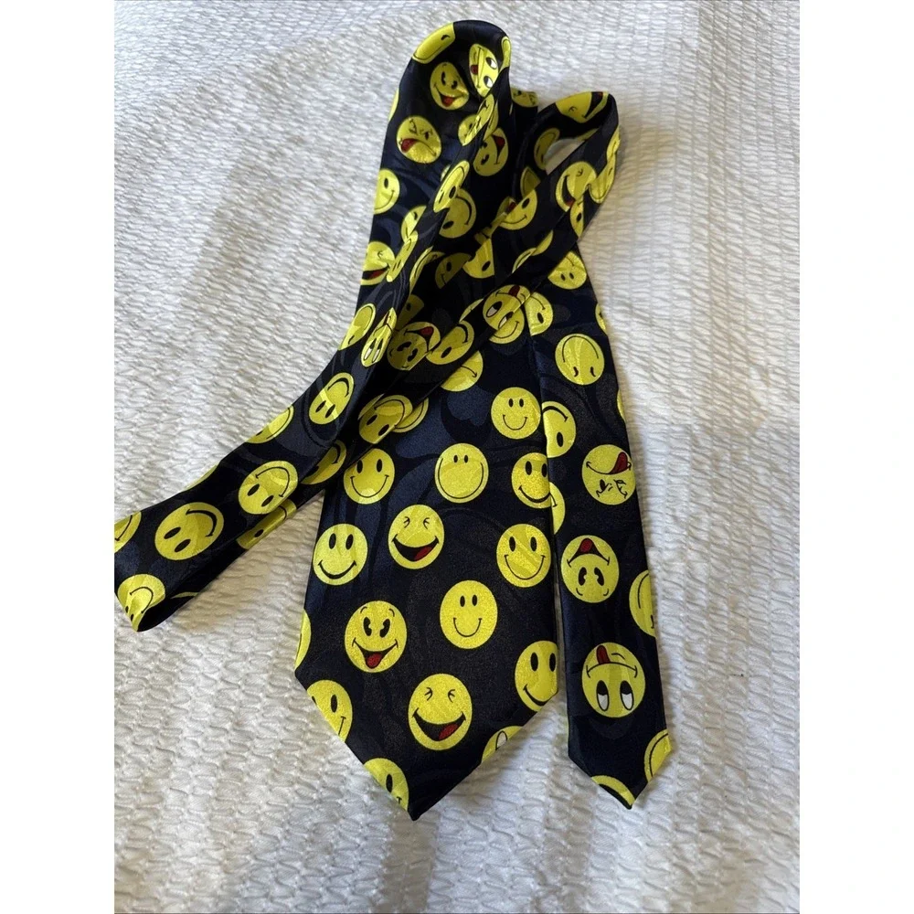 Roberto Cellini  Mens Tie Black/Yellow Variety Of Emoji Faces Funny Joke Happy